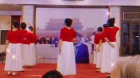 乐山东坡广场舞《牵着妈妈的手》