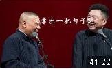 拿出一把勺子