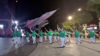 桂桂广场舞《劝世佛歌》桂桂团队演示